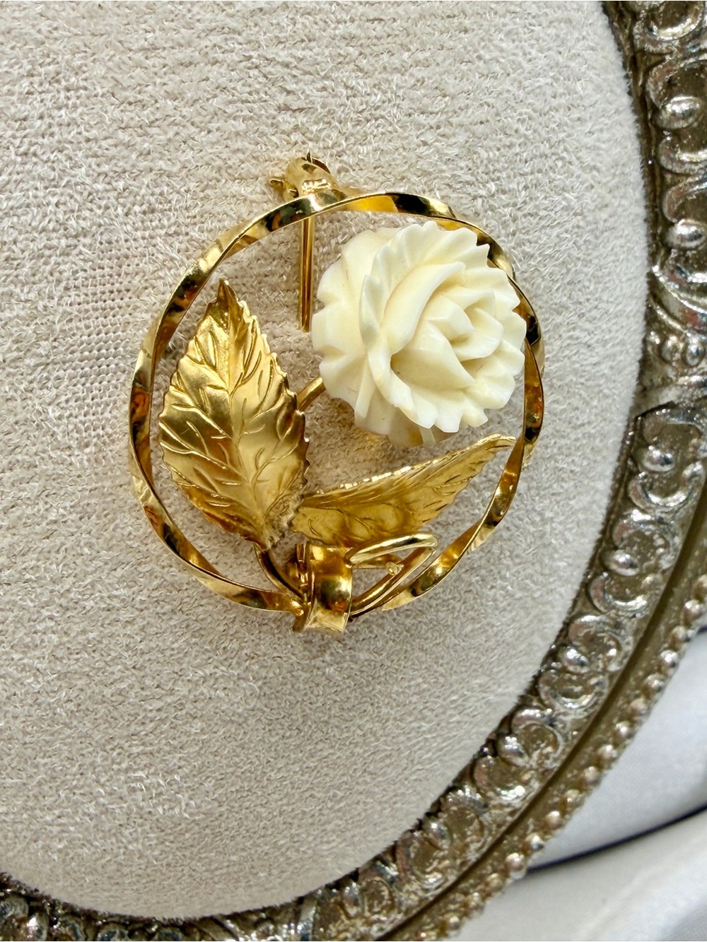 Vintage 14K GF Carved Rose Circle Frame Brooch Pin Cottagecore - Picture 3 of 10